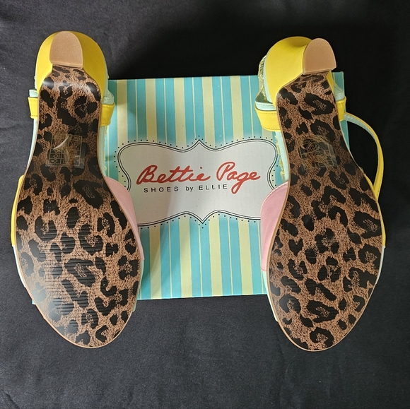 Bettie Page Size 9 Ankle Strap Heels - Picture 3 of 4